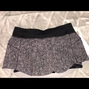 Lulu lemon skirt with built in spandex